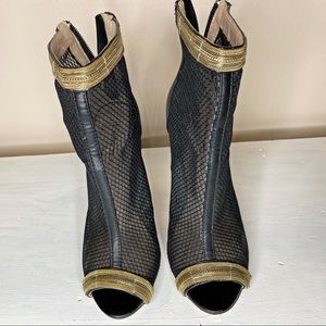 Bebe Black Mesh Heel Size 6